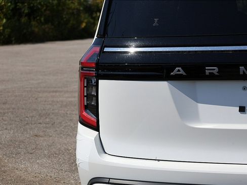 New 2026 Nissan Armada SL w/ Captain's Chari Seat Package image 5