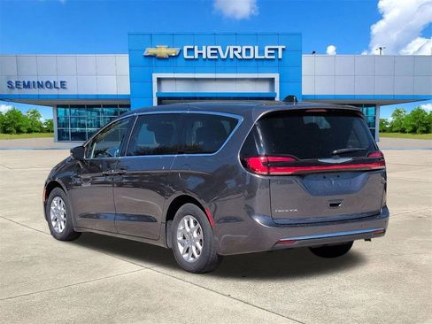 Used 2023 Chrysler Pacifica Touring-L image 3