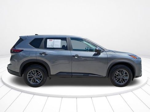 Used 2024 Nissan Rogue S FWD image 3