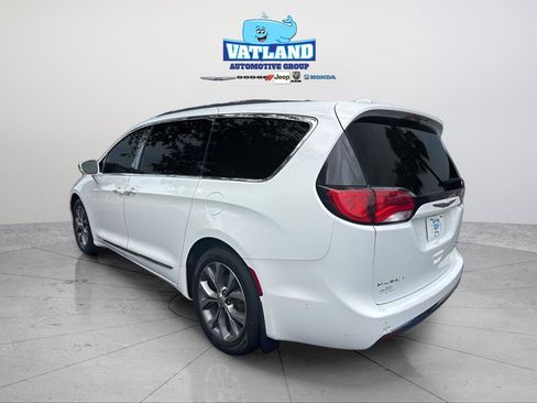 Used 2020 Chrysler Pacifica Limited w/ Tire & Wheel Group FWD image 7