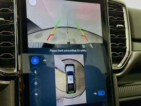 Used 2024 Ford Ranger Lariat w/ Advanced Towing Package image 16