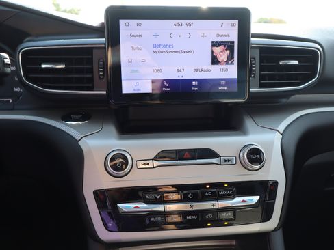 Used 2023 Ford Explorer XLT w/ Equipment Group 202A image 21