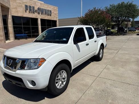Used 2019 Nissan Frontier SV RWD image 2