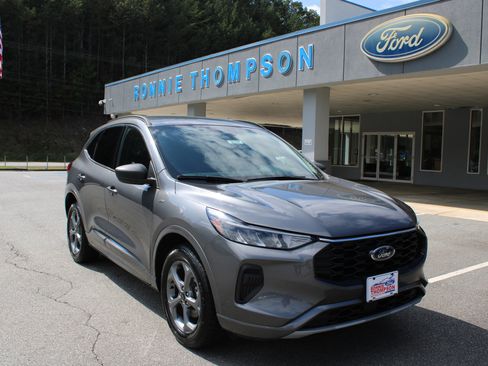 Used 2023 Ford Escape ST-Line image 1