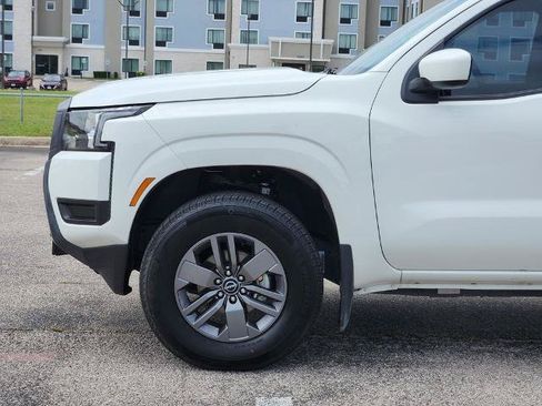 Certified 2025 Nissan Frontier SV AWD/4WD image 6