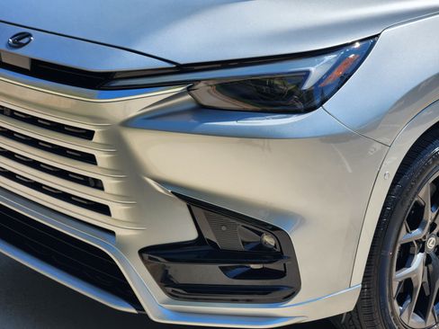 New 2026 Lexus TX 500h AWD image 5