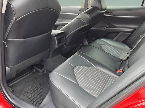 Used 2022 Toyota Camry SE image 10