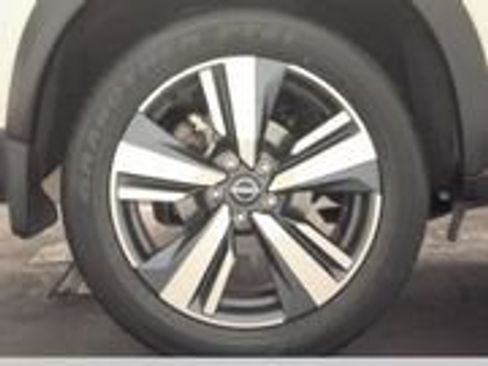 Used 2025 Nissan Rogue SL FWD image 6
