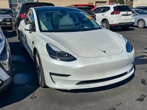 Used 2023 Tesla Model 3 Standard Range image 2
