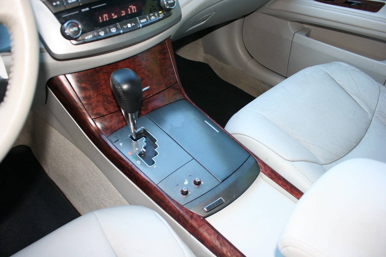 Used 2011 Toyota Avalon FWD image 17