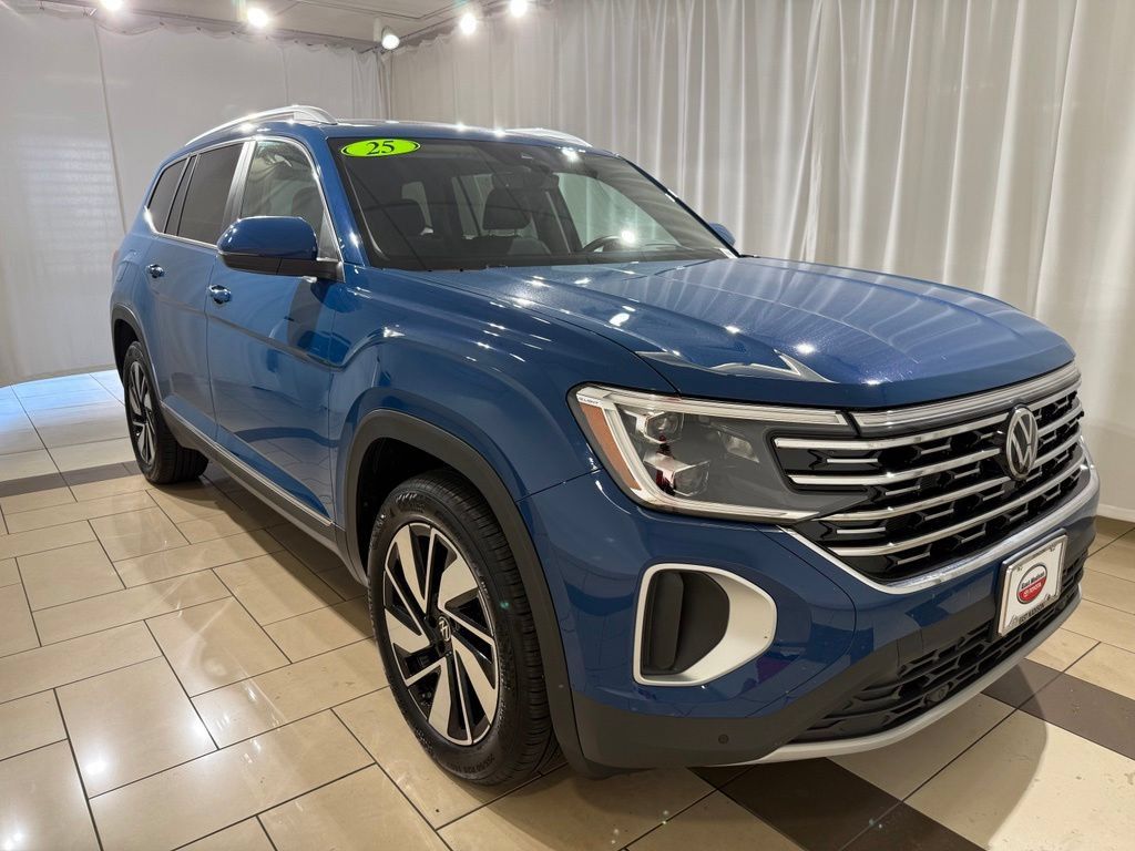 Used 2025 Volkswagen Atlas SEL AWD/4WD image 7