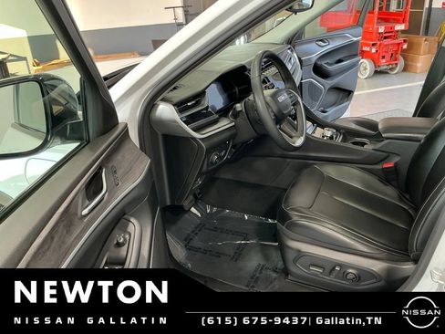 Used 2024 Jeep Grand Cherokee Limited 4xe AWD/4WD image 6