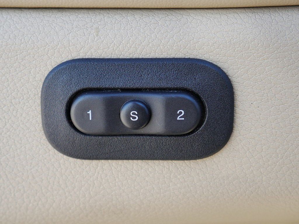 Used 2013 Jeep Grand Cherokee Limited AWD/4WD image 24