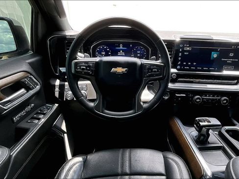 Used 2023 Chevrolet Silverado 1500 High Country w/ High Country Premium Package AWD/4WD image 6