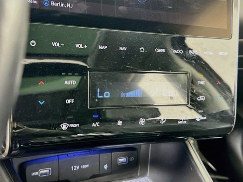 Used 2022 Hyundai Tucson Limited AWD/4WD image 16