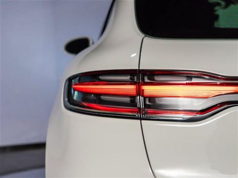 Certified 2026 Porsche Macan AWD/4WD image 31