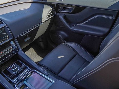 Used 2020 Jaguar F-PACE S image 28