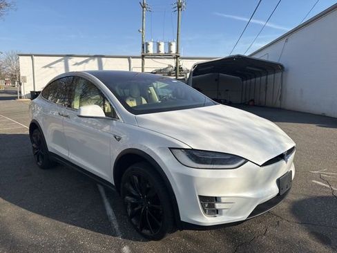 Used 2017 Tesla Model X 75D image 2