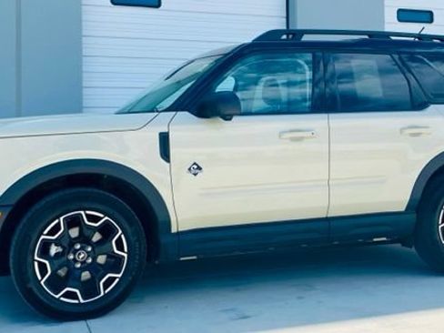 Certified 2025 Ford Bronco Sport Outer Banks w/ Outer Banks Tech Package+ AWD/4WD image 1