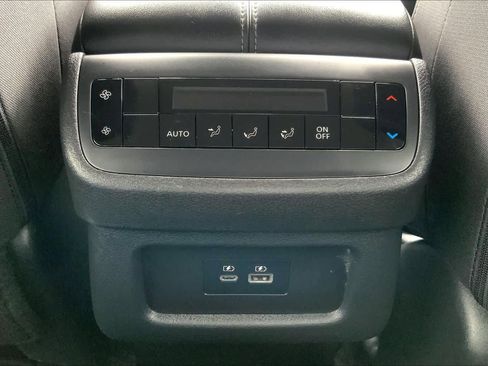 Used 2024 Nissan Pathfinder SV FWD image 36
