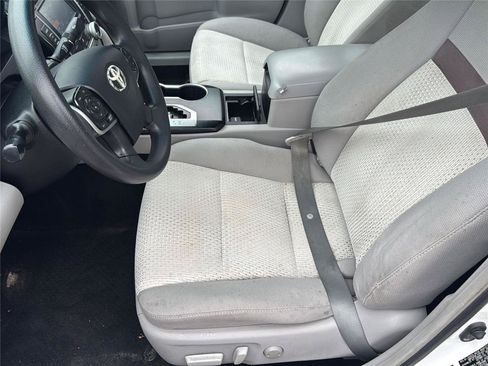 Used 2012 Toyota Camry LE FWD image 18