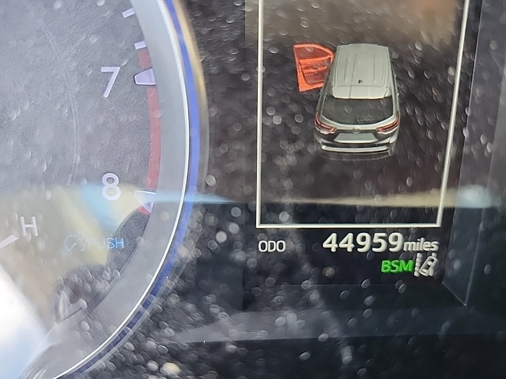 Used 2019 Toyota Highlander XLE FWD image 2