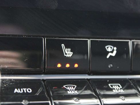 Used 2023 Chevrolet Colorado Z71 w/ Z71 Convenience Package 2 AWD/4WD image 14