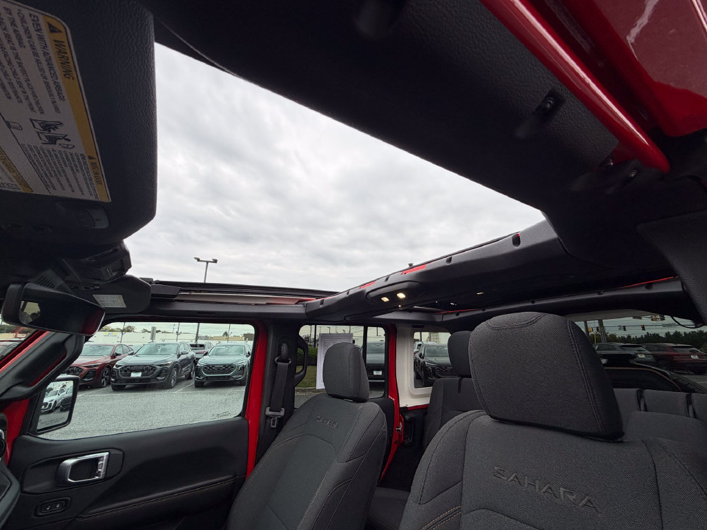 Used 2024 Jeep Wrangler Unlimited Sahara w/ Technology Group AWD/4WD image 23