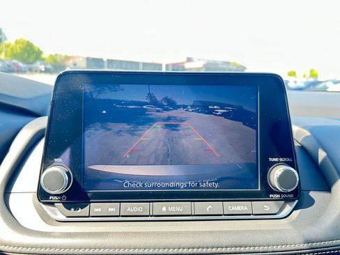 Used 2025 Nissan Rogue SV FWD image 20