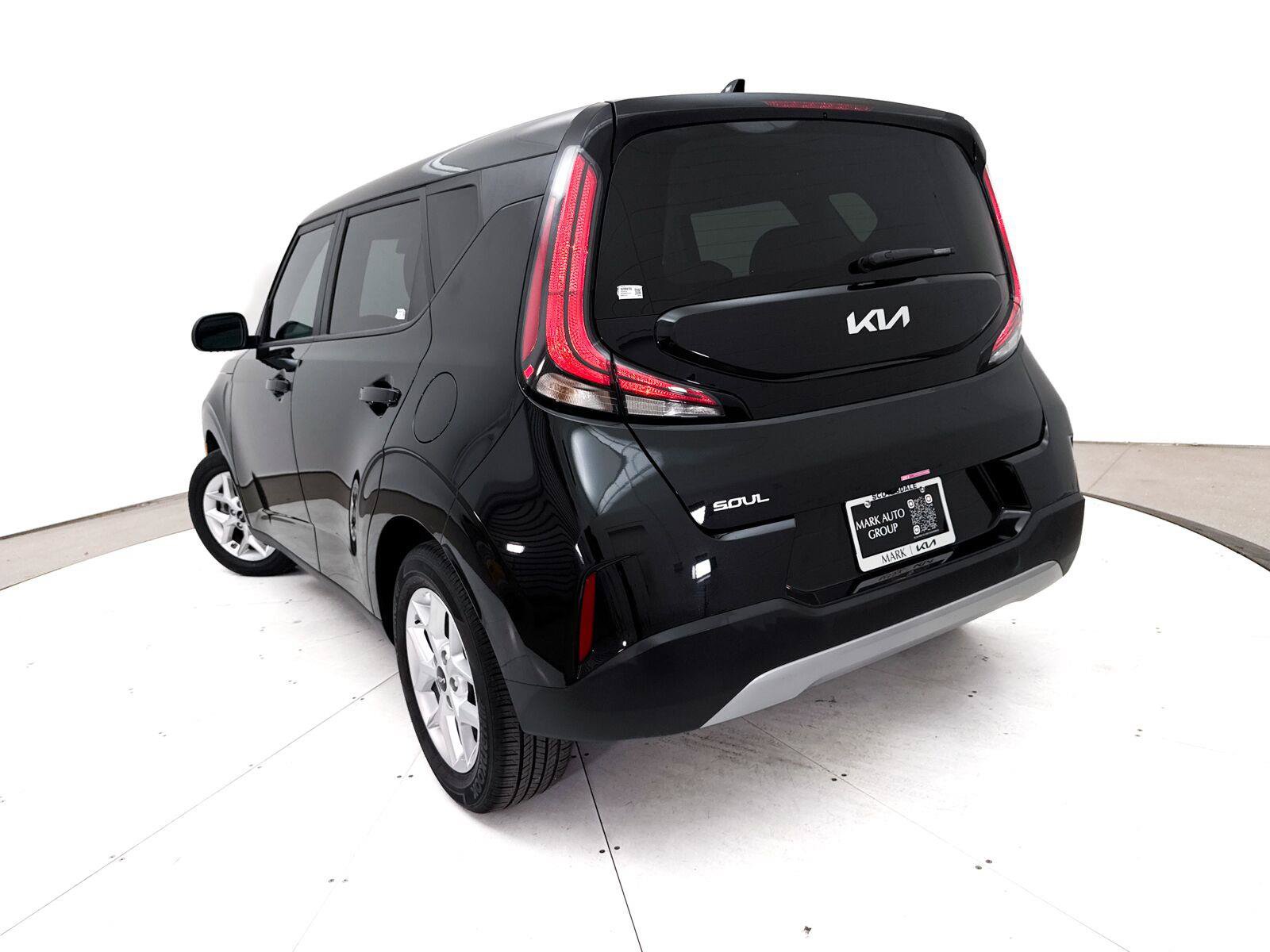 Used 2025 Kia Soul LX w/ LX Technology Package FWD image 6