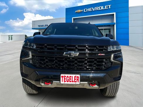 Used 2023 Chevrolet Suburban Z71 w/ Luxury Package AWD/4WD image 2