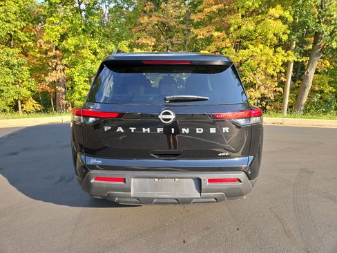 Used 2025 Nissan Pathfinder SV image 8