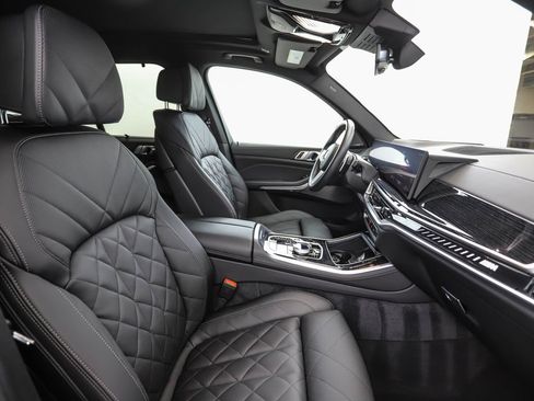Certified 2025 BMW X5 M60i image 31