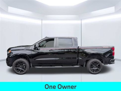 Used 2025 Chevrolet Silverado 1500 LT Trail Boss w/ LPO, Dark Essentials Package AWD/4WD image 2