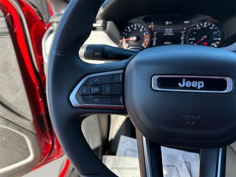 Used 2024 Jeep Compass Latitude image 21