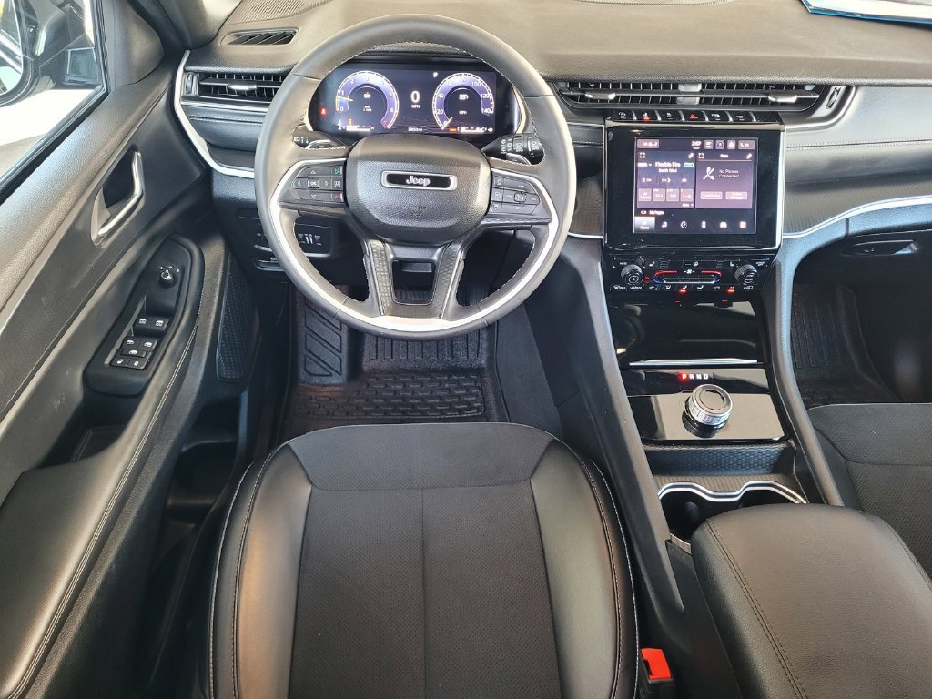 Used 2024 Jeep Grand Cherokee L Altitude AWD/4WD image 11