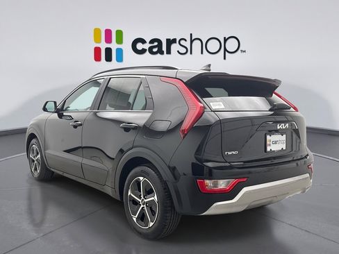 Used 2024 Kia Niro EX image 3