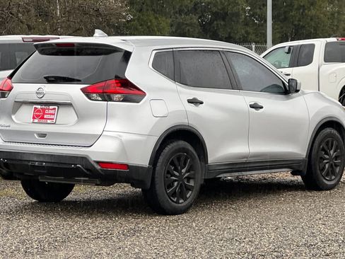 Used 2018 Nissan Rogue S image 3