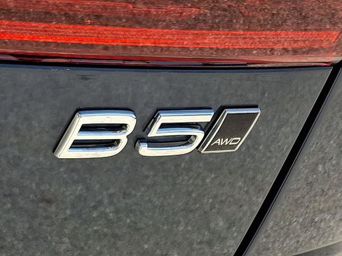 New 2026 Volvo XC60 B5 Plus w/ Protection Package Premier AWD/4WD image 15
