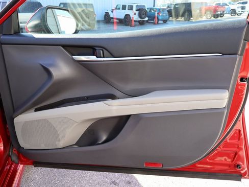 Used 2024 Toyota Camry SE image 8