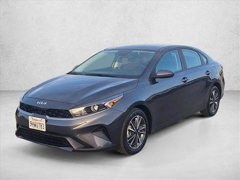 Used 2023 Kia Forte LXS image 1