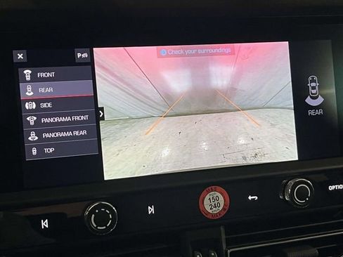 New 2026 Porsche Macan image 6