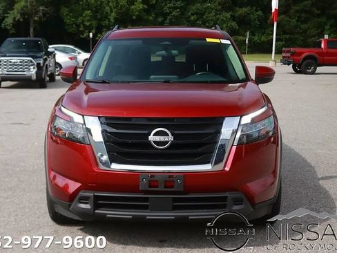 Used 2024 Nissan Pathfinder SV AWD/4WD image 2