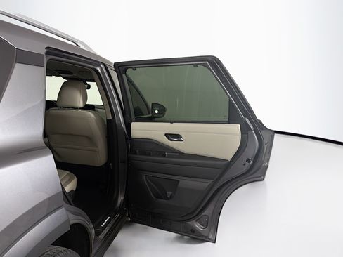 Used 2023 Nissan Pathfinder SL w/ Lighting Package (N92) FWD image 31