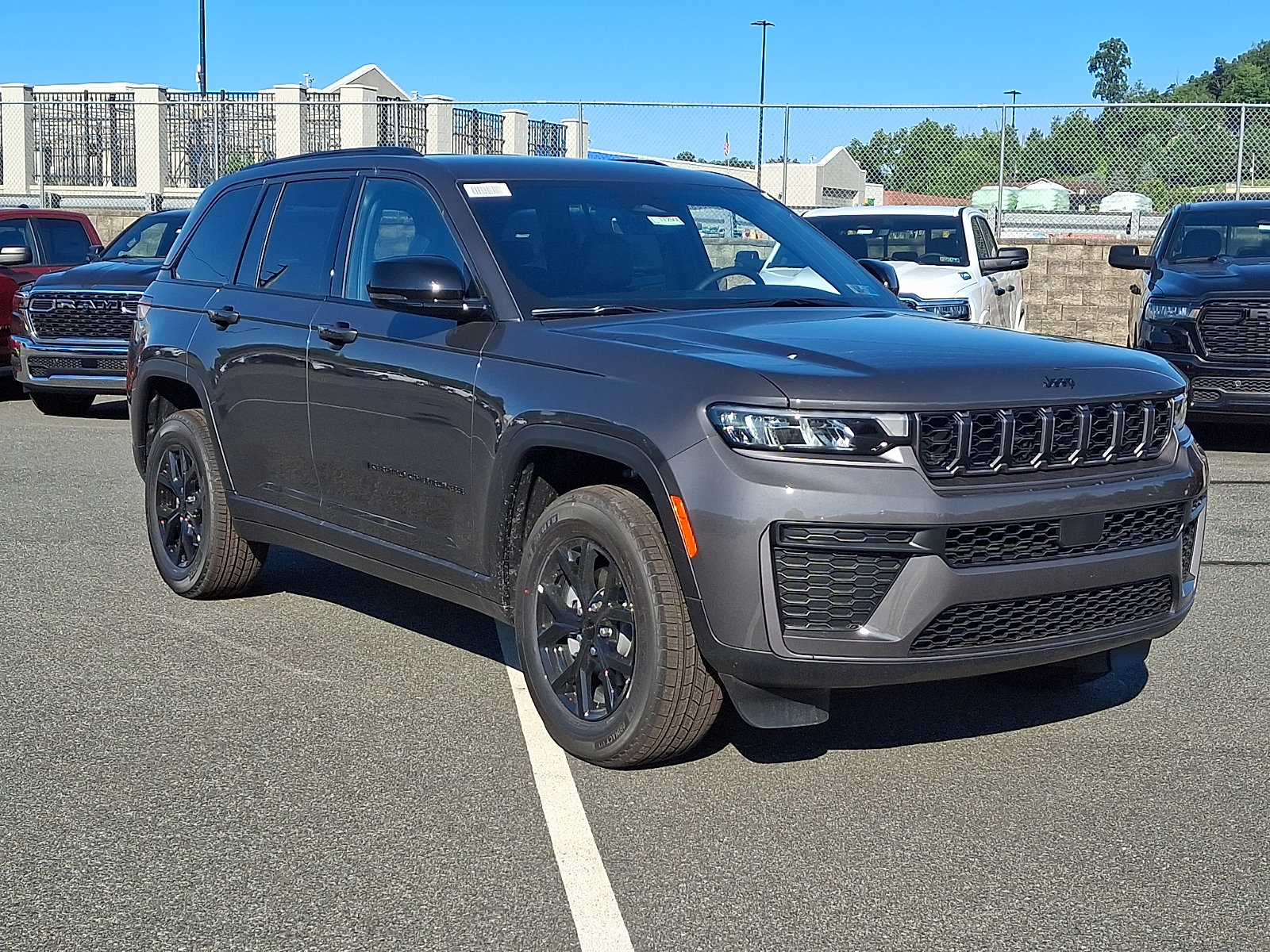 New 2026 Jeep Grand Cherokee Altitude AWD/4WD image 1