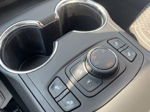 Used 2023 GMC Terrain SLE w/ Driver Convenience Package image 21