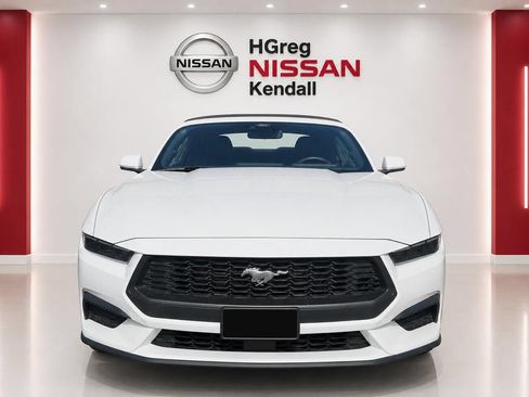 Used 2025 Ford Mustang Convertible RWD image 5