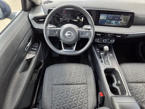 Used 2025 Nissan Kicks SV FWD image 13