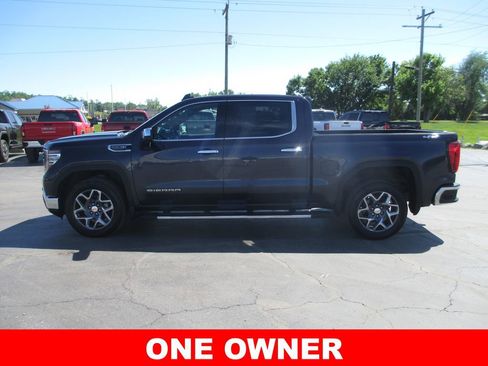 Used 2022 GMC Sierra 1500 SLT w/ SLT Premium Package AWD/4WD image 9