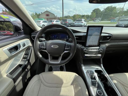Used 2020 Ford Explorer Platinum w/ Premium Technology Package AWD/4WD image 6